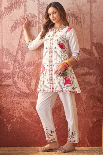 Women roman silk embroidery  off white kruta set