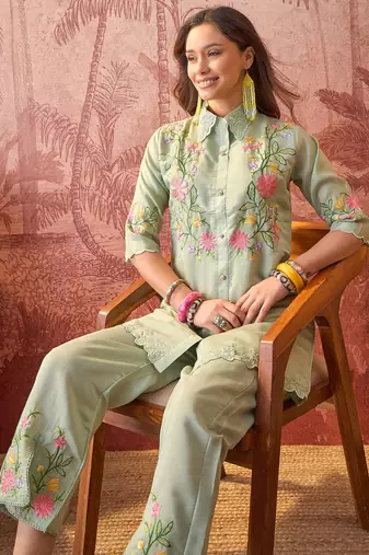 Women roman silk embroidery green kruta set