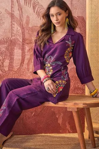 Women roman silk embroidery off white kruta set