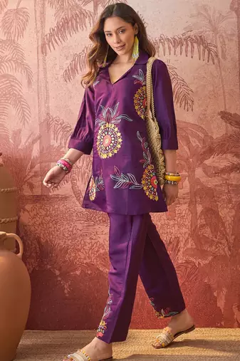 Women roman silk embroidery off white kruta set