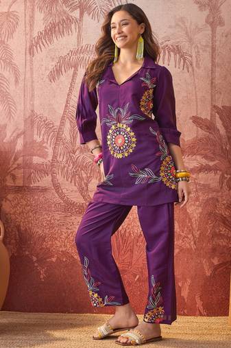 Women roman silk embroidery  off white kruta set