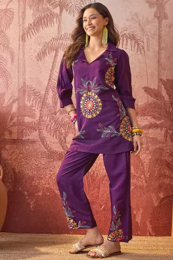 Women roman silk embroidery  off white kruta set