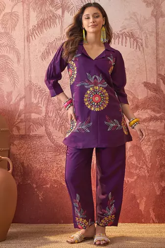 Women roman silk embroidery off white kruta set