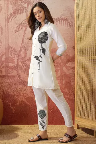 Women roman silk embroidery  off white kruta set