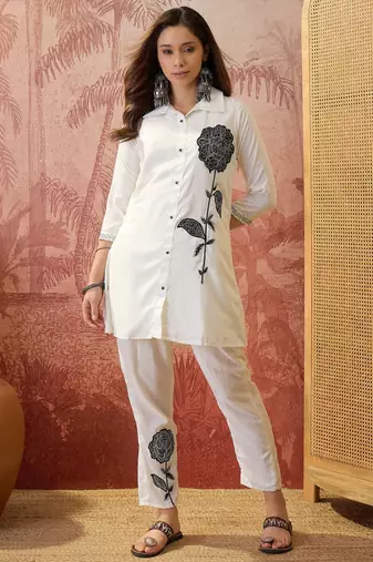Women roman silk embroidery off white kruta set