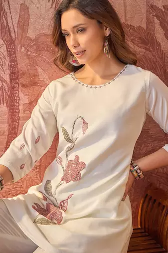 Women roman silk embroidery off white kruta set