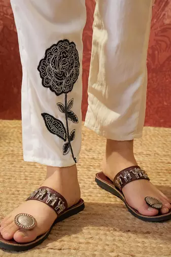 Women roman silk embroidery off white kruta set