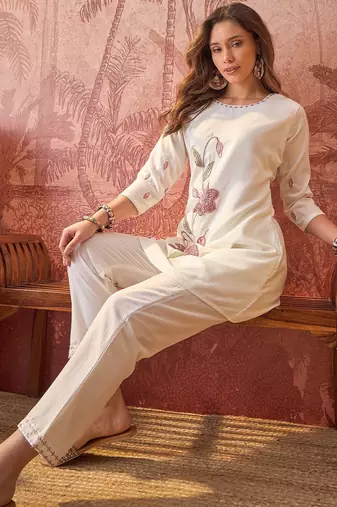 Women roman silk embroidery  off white kruta set