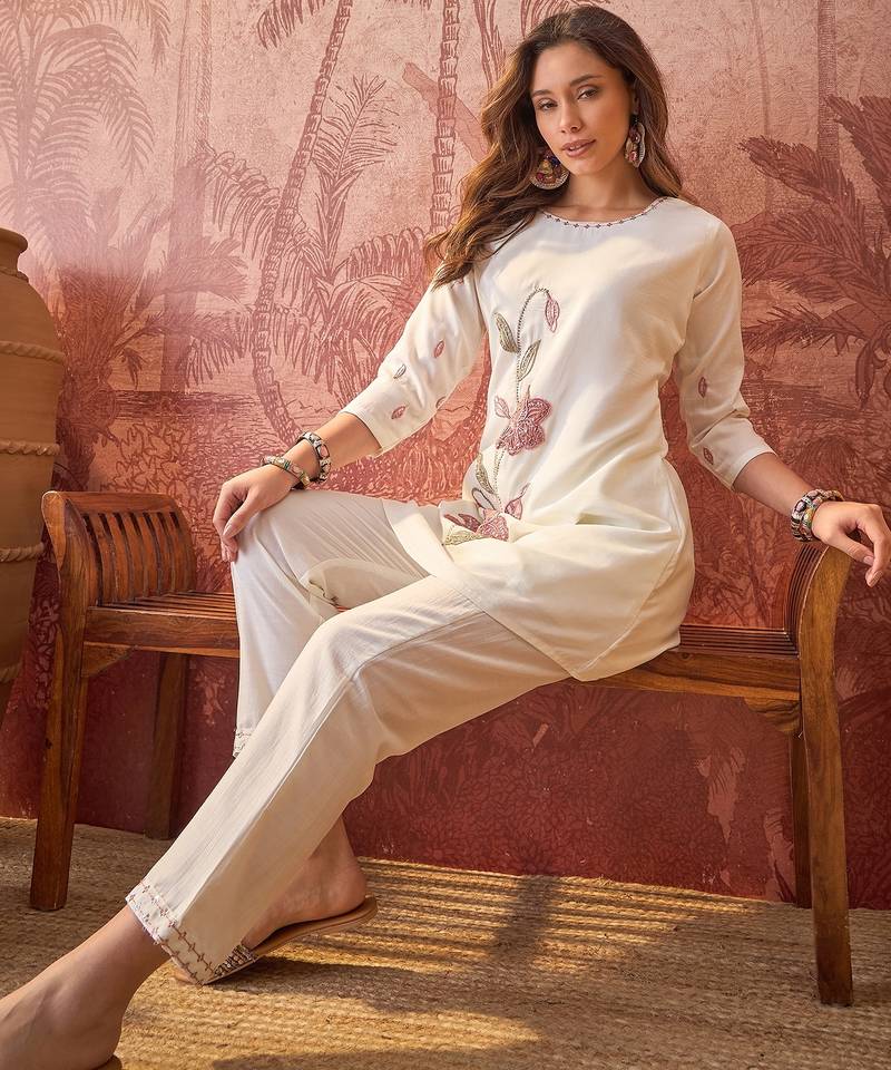 Women roman silk embroidery  off white kruta set