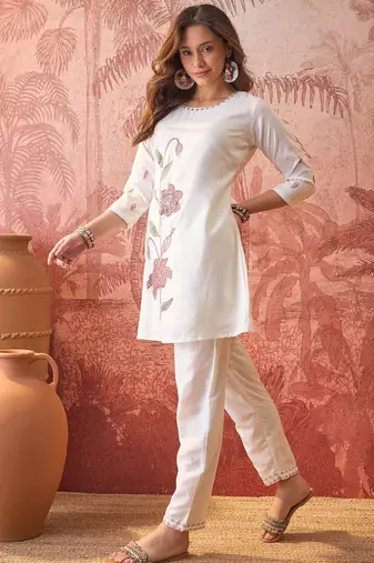 Women roman silk embroidery off white kruta set