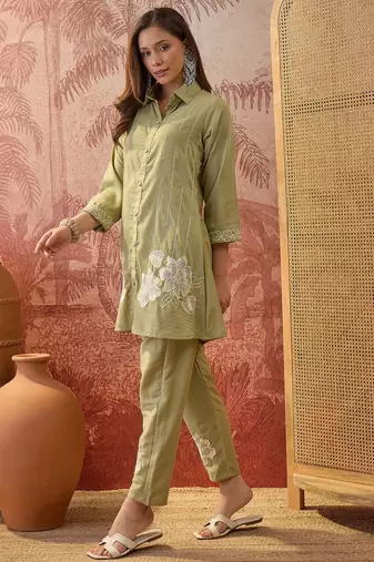 Women chinon embroidery  pista green kruta set