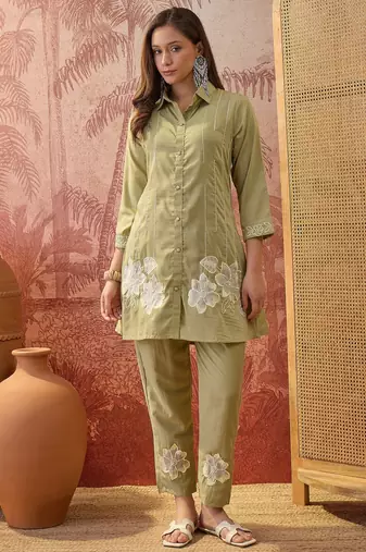 Women chinon embroidery pista green kruta set