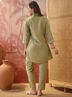 Women chinon embroidery pista green kruta set 5