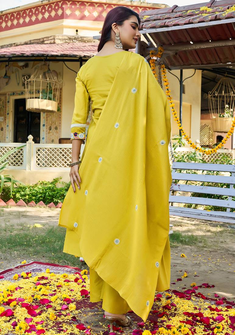 Women Floral Embroidered Empire Thread Work Cotton Cambridge Kurta  Pant & With Dupatta