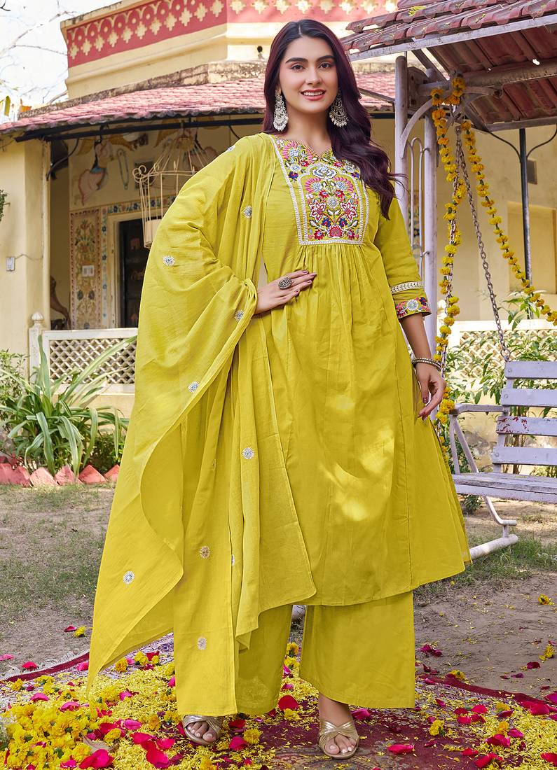 Women Floral Embroidered Empire Thread Work Cotton Cambridge Kurta  Pant & With Dupatta