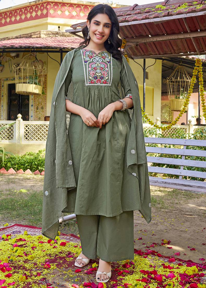 Women Floral Embroidered Empire Thread Work Cotton Cambridge Kurta  Pant & With Dupatta