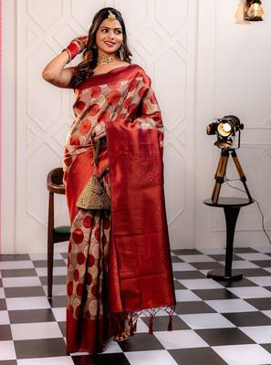 maroon silk blend banarasi saree with unstitched blouse piece 3