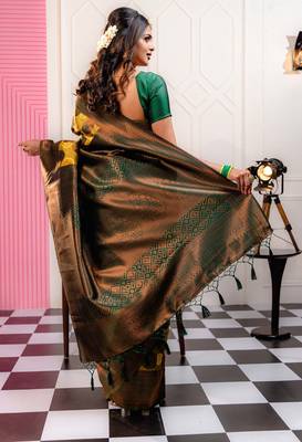 yellow silk blend banarasi saree with unstitched blouse piece 2