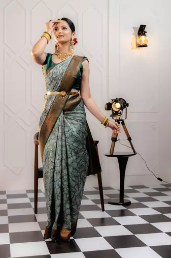pista silk blend banarasi saree with unstitched blouse piece