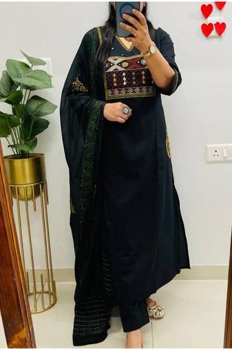 Floral embroidered v neck pure cotton kurta trouser & dupatta set