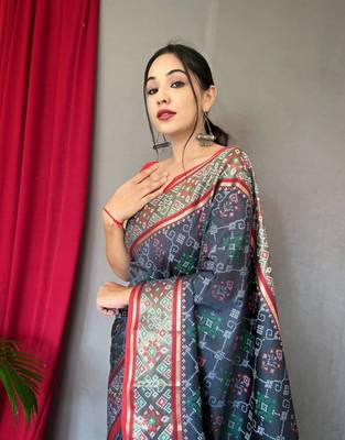 Black plain silk blend patola-saris saree with blouse 2