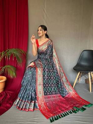 Black plain silk blend patola-saris saree with blouse 3