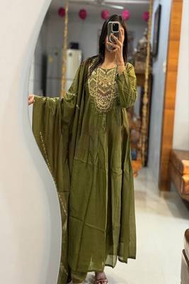 Floral embroidered u neck  cotton kurta trouser & dupatta set 1