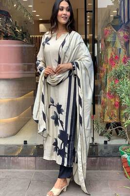 Floral embroidered round neck muslin kurta trouser & dupatta set 3