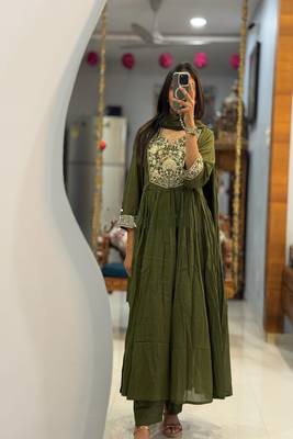 Floral embroidered v neck  cotton kurta trouser & dupatta set 1