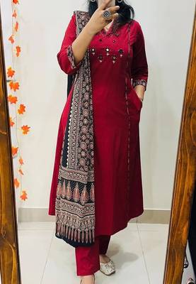 Floral embroidered v neck pure cotton kurta trouser & dupatta set 2