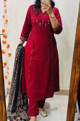 Floral embroidered v neck pure cotton kurta trouser & dupatta set 3