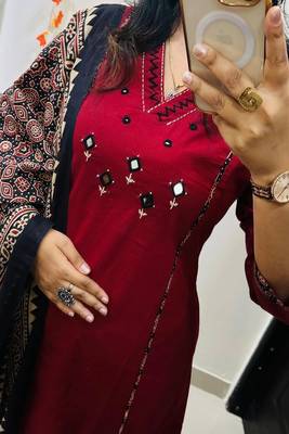 Floral embroidered v neck pure cotton kurta trouser & dupatta set 4