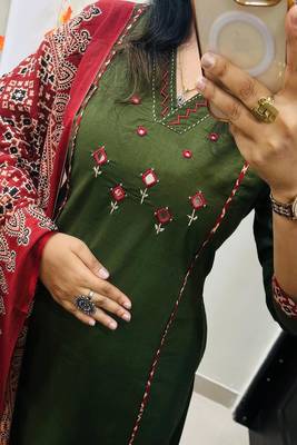 Floral embroidered v neck cotton kurta trouser & dupatta set 4