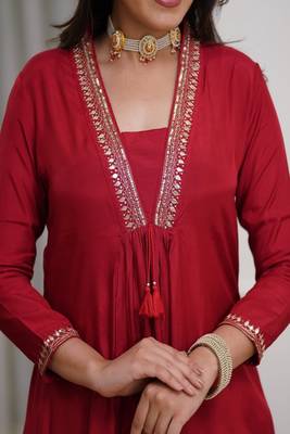 Floral embroidered v neck  cotton kurta trouser & dupatta set 4
