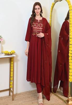 Floral embroidered u neck  cotton kurta trouser & dupatta set 2
