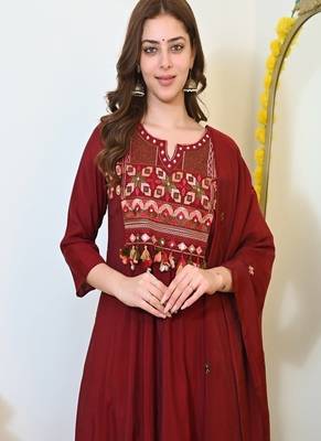 Floral embroidered u neck  cotton kurta trouser & dupatta set 3