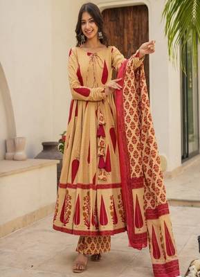 Floral printed boat neck  cotton kurta trouser & dupatta set 2