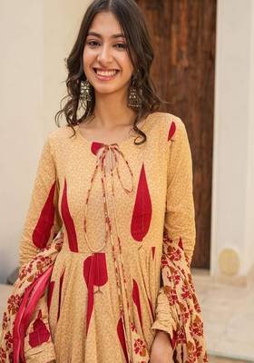 Floral printed boat neck  cotton kurta trouser & dupatta set 4