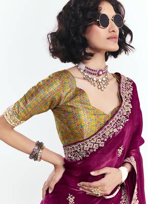Maroon fancy beautified with sequins dhaga thread embroidered work saree 4