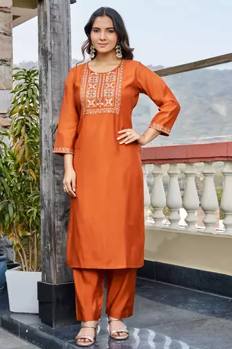 Women Floral Embroidered Empire Thread Work Roman Slik Kurta Pant With Dupatta