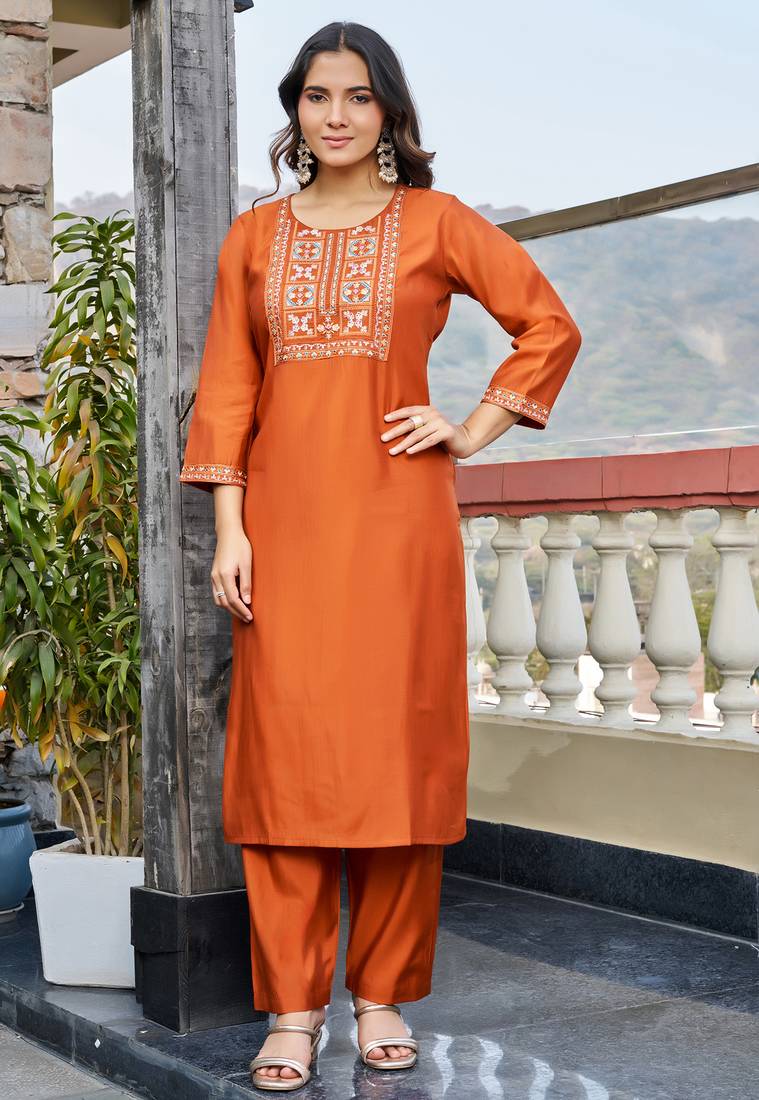 Women Floral Embroidered Empire Thread Work Roman Slik Kurta Pant With Dupatta