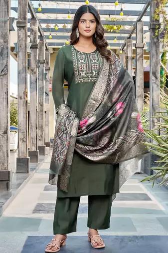 Women Floral Embroidered Empire Thread Work Roman Slik Kurta Pant With Dupatta