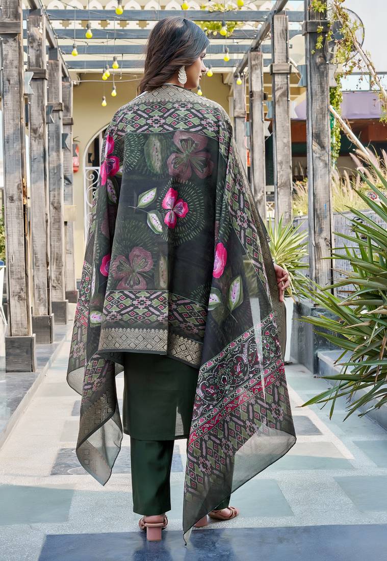 Women Floral Embroidered Empire Thread Work Roman Slik Kurta Pant With Dupatta