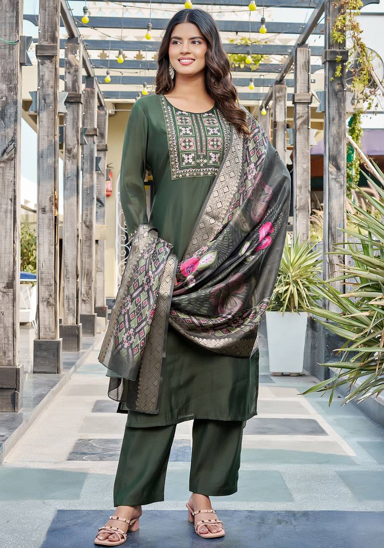 Women Floral Embroidered Empire Thread Work Roman Slik Kurta Pant With Dupatta