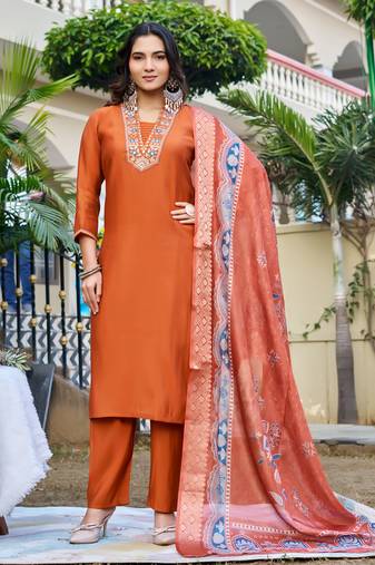 Women Floral Embroidered Empire Thread Work Roman Slik Kurta Pant With Dupatta
