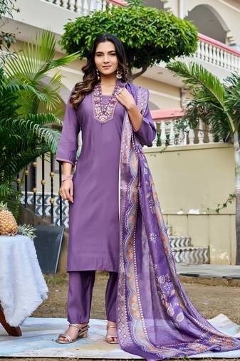 Women Floral Embroidered Empire Thread Work Roman Slik Kurta Pant With Dupatta
