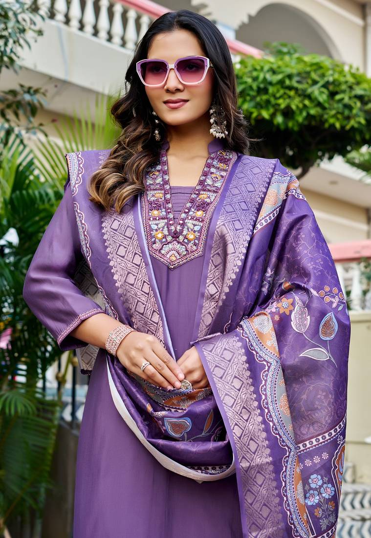 Women Floral Embroidered Empire Thread Work Roman Slik Kurta Pant With Dupatta