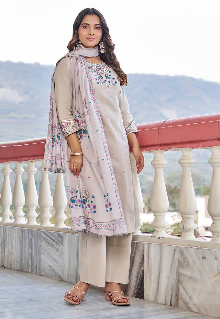 Women Floral Embroidered Empire Thread Work Dhabu Cotton Kurta Pant With Dupatta