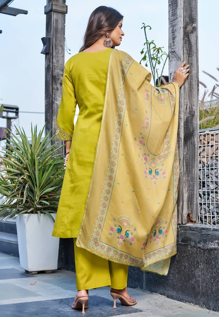 Women Floral Embroidered Empire Thread Work Dhabu Cotton Kurta Pant With Dupatta