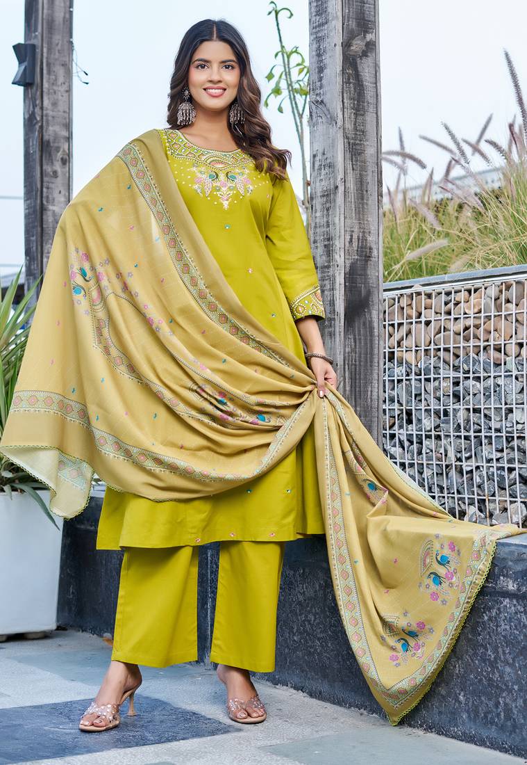 Women Floral Embroidered Empire Thread Work Dhabu Cotton Kurta Pant With Dupatta